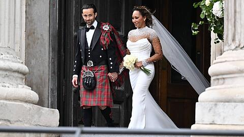 Rory McPhee und Mel B gaben sich am 5. Juli in der Londoner St. Paul's Cathedral das Jawort. Er trug Schottenrock, sie ein elegantes Kleid von Josephine Scott.