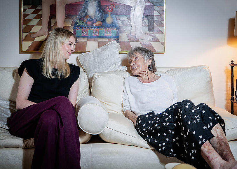 Anna Brunert von der Bayerischen Hausbau neben Doris Erdmann. Sie kümmert sich darum, dass für möglichst alle Mieter zum Auszug 2030 eine gute Lösung gefunden wird. Anna Brunert von der Bayerischen Hausbau neben Doris Erdmann. Sie kümmert sich darum, dass für möglichst alle Mieter zum Auszug 2030 eine gute Lösung gefunden wird.