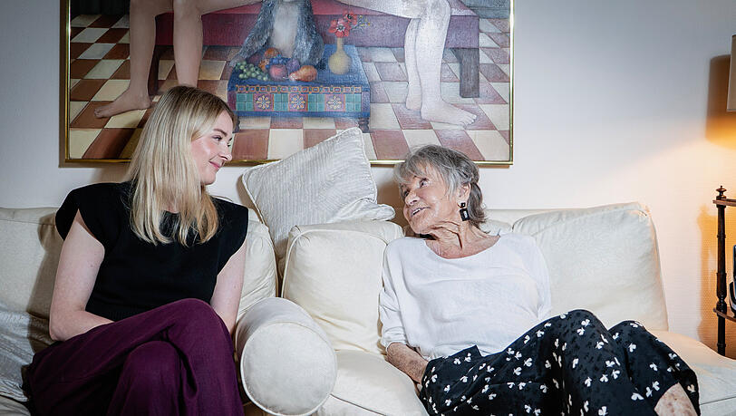 Anna Brunert von der Bayerischen Hausbau neben Doris Erdmann. Sie kümmert sich darum, dass für möglichst alle Mieter zum Auszug 2030 eine gute Lösung gefunden wird. Anna Brunert von der Bayerischen Hausbau neben Doris Erdmann. Sie kümmert sich darum, dass für möglichst alle Mieter zum Auszug 2030 eine gute Lösung gefunden wird.