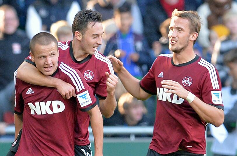 Die Doppelspitze gegen Werder Bremen: Josip Drmic (mitte) und Tomas Pekhart (rechts).