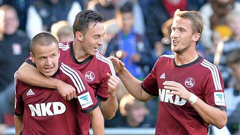 Die Doppelspitze gegen Werder Bremen: Josip Drmic (mitte) und Tomas Pekhart (rechts).
