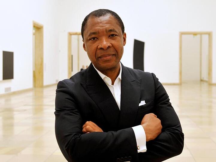 Okwui Enwezor 2011 im Münchner Haus der Kunst.