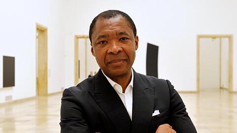 Okwui Enwezor 2011 im Münchner Haus der Kunst.
