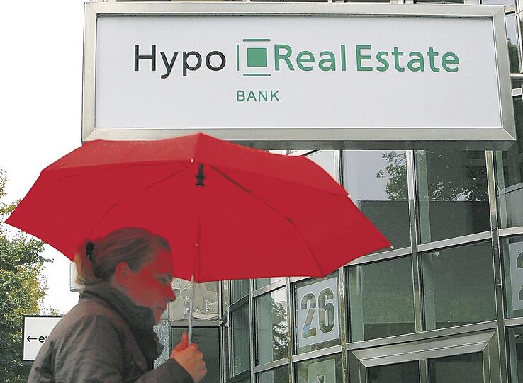 Rettung in stürmischen Zeiten? Die Hypo Real Estate darf nicht untergehen, sagen Fachleute und die Bundesregierung.