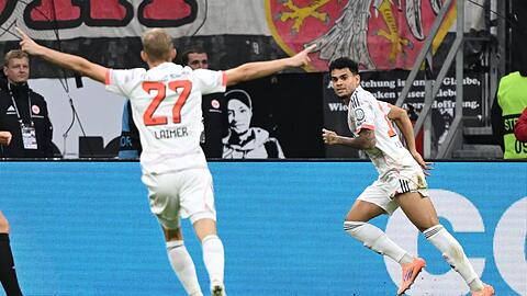Brachte den FC Bayern früh auf die Siegerstraße: Luis Díaz (r).
