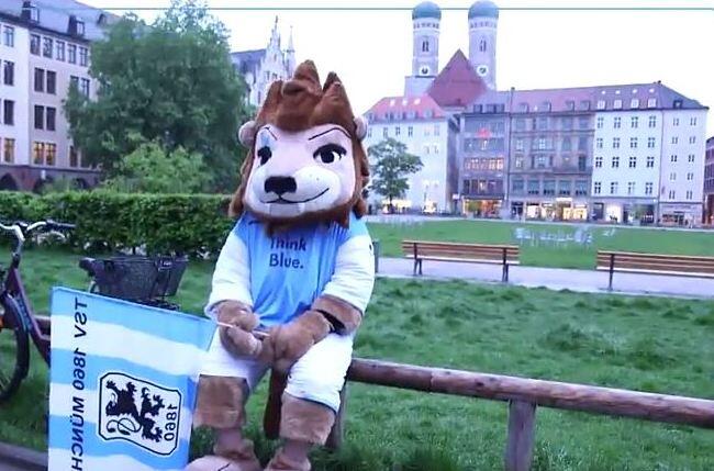 Das Löwen-Maskottchen (Sechzgerl) in der Münchner Innenstadt.