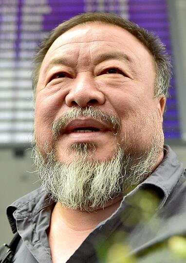 Künstler Ai Weiwei ist am Donnerstag in München gelandet: die Bilder vom Flughafen.