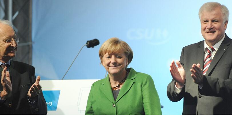 Angela Merkel und Horst Seehofer werben am Freitagabend auf dem Münchner Odeonsplatz um Stimmen für die Bundestagswahl am Sonntag.