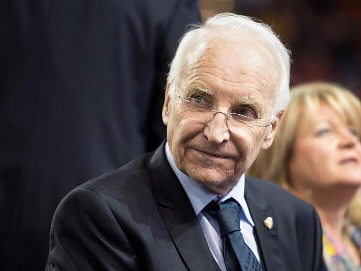 Edmund Stoiber bei der Jahreshauptversammlung des FC Bayern München. Foto: Matthias Balk/Archiv