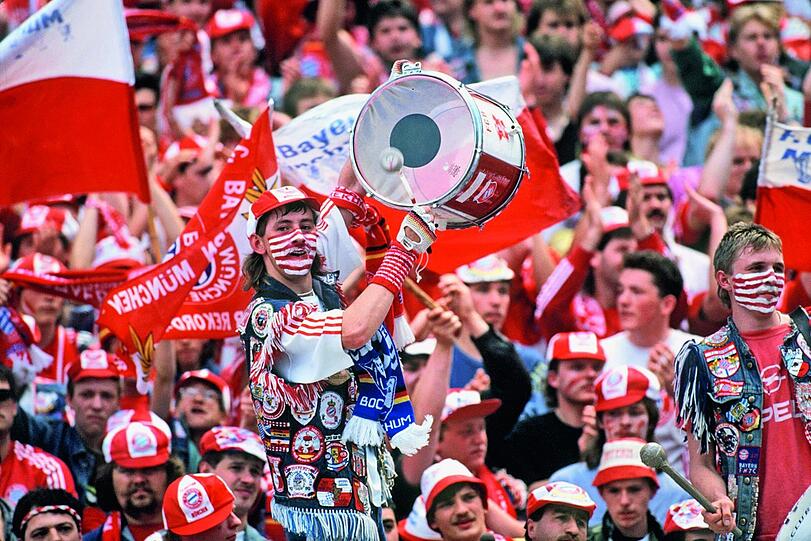 So sieht es Anfang der 90er in der Südkurve des Olympiastadions aus.