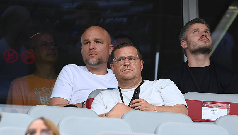 Wann der Vertrag von Max Eberl (m.) aufgelöst wird, damit lässt sich RB Leipzig Zeit. Rouven Schröder (l.) soll vorerst übernehmen. Wann der Vertrag von Max Eberl (m.) aufgelöst wird, damit lässt sich RB Leipzig Zeit. Rouven Schröder (l.) soll vorerst übernehmen.