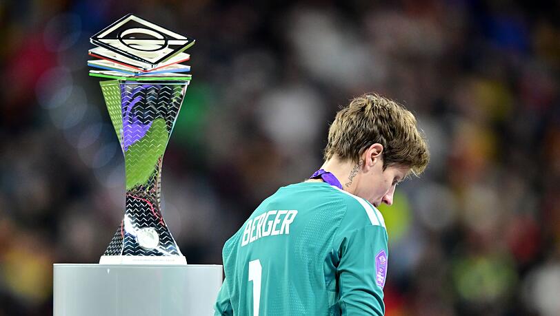 Die Entscheidung naht, ob es in der Nationalelf mit Torhüterin Berger weitergeht.