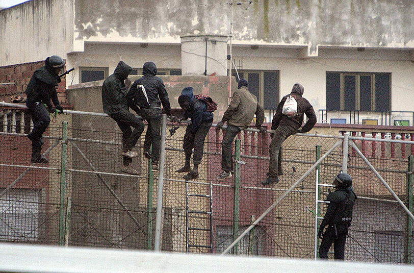 Wie eine Festung ist die spanische Exklave Melilla umzäunt.