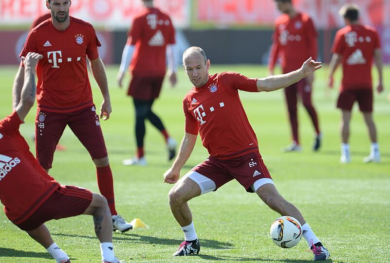 Arjen Robben: Mehr als die Hälfte des Trainingslagers verpasste der Niederländer wegen eines Infekts. Dabei hatte er schon vor Doha im Urlaub an seiner Fitness gearbeitet. Doch dann kam der Rückschlag. Das HSV-Spiel könnte für Robben zu früh kommen.