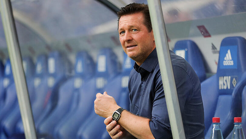 Entspannt vor dem Anpfiff: HSV-Trainer Christian Titz.