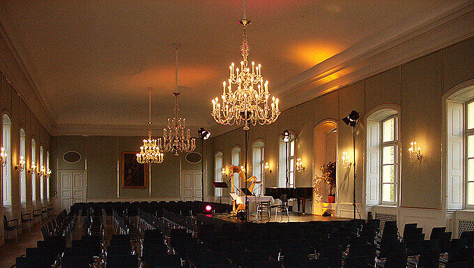 Zuhörer können im März eine Mozart-Nacht im Hubertussaal geniesen. Zuhörer können im März eine Mozart-Nacht im Hubertussaal geniesen.