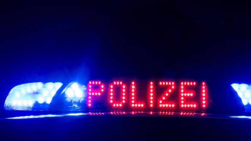 Das Blaulicht auf einem Polizeiauto. Foto: Monika Skolimowska/zb/dpa/Symbolbild Das Blaulicht auf einem Polizeiauto. Foto: Monika Skolimowska/zb/dpa/Symbolbild