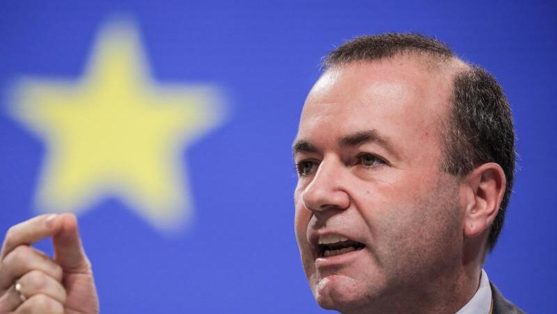 Manfred Weber (CSU), Spitzenkandidat der EVP, gestikuliert bei einer Rede. Foto: Kay Nietfeld/Archiv Manfred Weber (CSU), Spitzenkandidat der EVP, gestikuliert bei einer Rede. Foto: Kay Nietfeld/Archiv