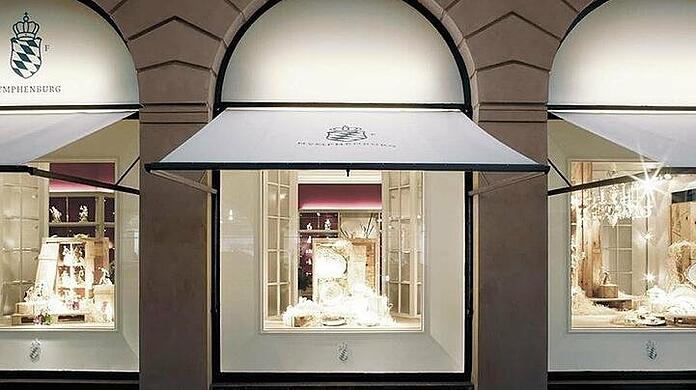 Die feinen Porzellanarbeiten im Schaufenster sind verschwunden, ein neuer Mieter kommt.