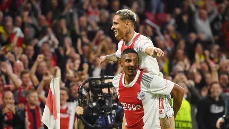 Ex-Eintracht-Profi Sebastien Haller (unten) und Antony stellten nach der Pause mit ihren Toren den Endstand her. Ex-Eintracht-Profi Sebastien Haller (unten) und Antony stellten nach der Pause mit ihren Toren den Endstand her.