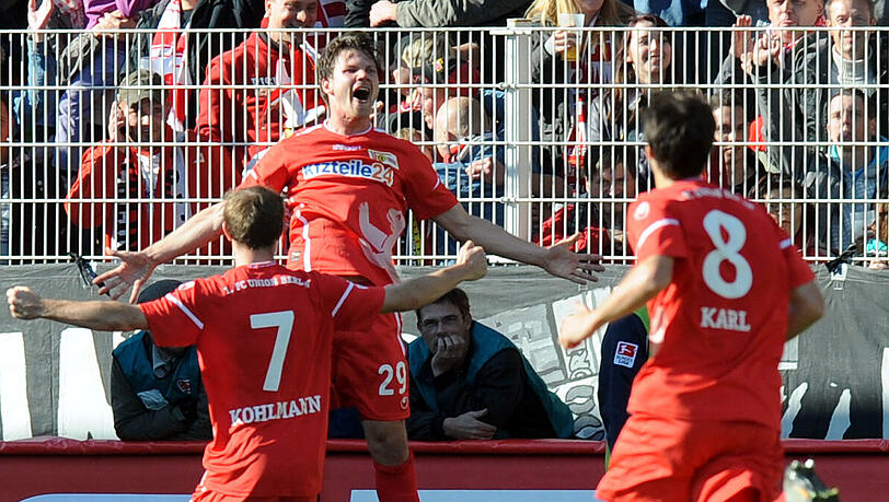 Union Berlins Michael Parensen (M.) bejubelt mit Patrick Kohlmann (l.) und Markus Karl seinen Treffer zum 2:0. Das Spiel endete 2:0. Union Berlins Michael Parensen (M.) bejubelt mit Patrick Kohlmann (l.) und Markus Karl seinen Treffer zum 2:0. Das Spiel endete 2:0.