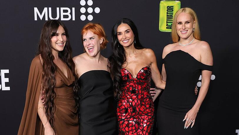 Drei Engel für den Hollywoodstar: Scout Willis (v.l.), Tallulah Willis, Demi Moore und Rumer Willis hatten bei der Veranstaltung am 16. September sichtlich Spaß. Drei Engel für den Hollywoodstar: Scout Willis (v.l.), Tallulah Willis, Demi Moore und Rumer Willis hatten bei der Veranstaltung am 16. September sichtlich Spaß.
