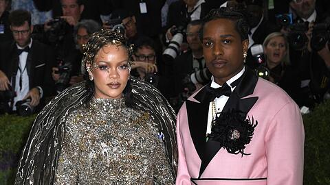 Rihanna und A$AP Rocky sind seit 2021 offiziell ein Paar und haben drei gemeinsame Kinder.