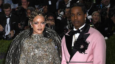Rihanna und A$AP Rocky sind seit 2021 offiziell ein Paar und haben drei gemeinsame Kinder.
