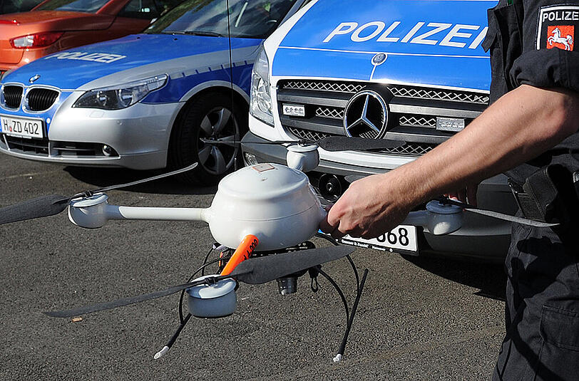 Drohnen machen den Justizbehörden zunehmend Probleme. Bald soll es eine Abwehr gegen die unerwüschten Schmuggel-Helfer geben.