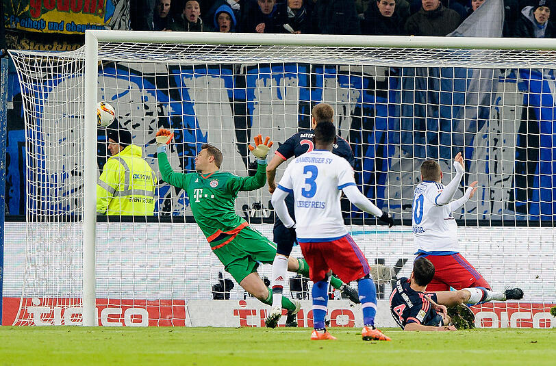 Manuel Neuer: Note 3. Erste Bewährungsprobe 2016 nach 13 Minuten: ein Hunt-Schuss. Locker pariert. Als Rückpass-Bande sehr gefragt. Vor dem 1:1 irgendwie unentschlossen, war aber auch schwierig einzuschätzen, diese Torschussflanke.
