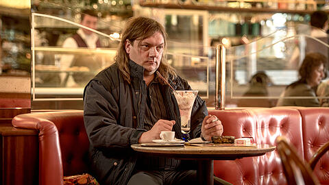 Die dünnen Jahre sind vorbei für Karl (Charly Hübner). "Magical Mystery oder: Die Rückkehr des Karl Schmidt" ist ein Filmfest-Highlight.