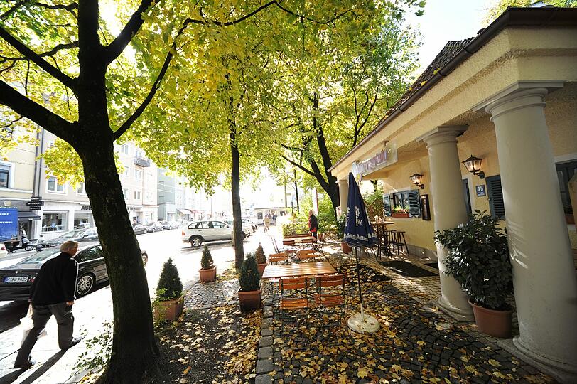 ... werden die Münchner dort zum Beispiel vor dem "Winterzauber" wieder draußen sitzen. Für viele Schwabinger ist der Platz ein fixer Treffpunkt.