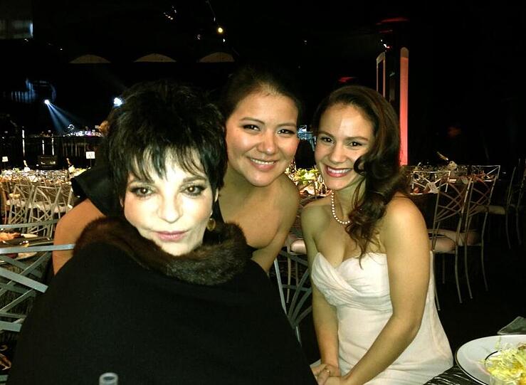Misty Upham mit Liza Minelli (l.).