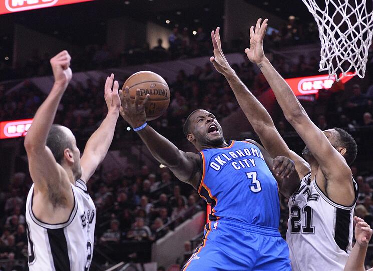 Packend ging es zu beim Halbfinal-Duell zwischen San Antonio und Oklahoma.