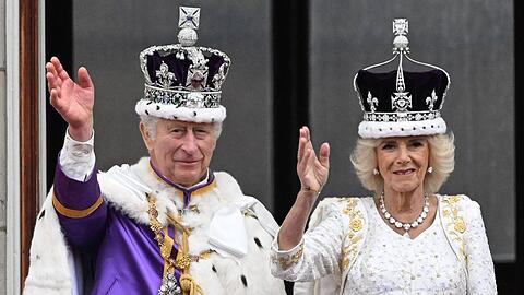 König Charles III. und Königin Camilla auf dem Balkon des Buckingham-Palastes.