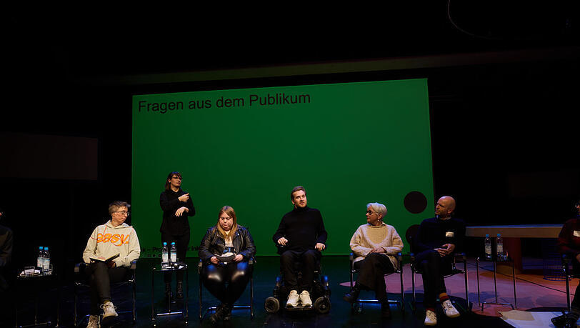 Eine Diskussion mit dem Publikum. Eine Diskussion mit dem Publikum.