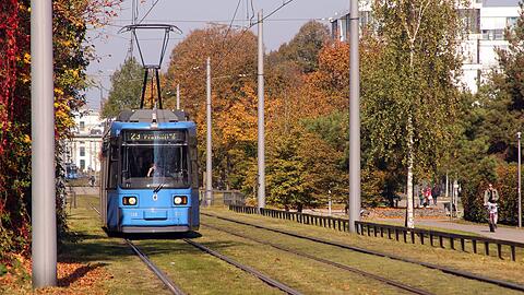 Die bestehende Tram 23 wird von Schwabing Nord kommend verlängert und fährt voraussichtlich ab Ende 2029 durch das neue Quartier Neufreimann Richtung Am Hart.