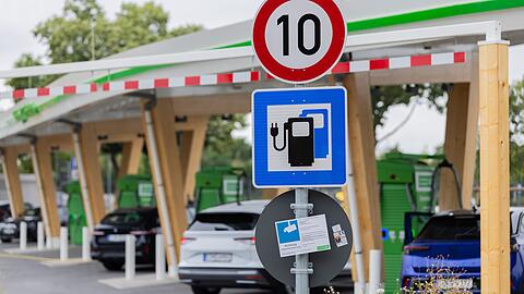 Inflationsbereinigt sind Elektroautos in den vergangenen Jahren deutlich billiger geworden. (Archivbild)