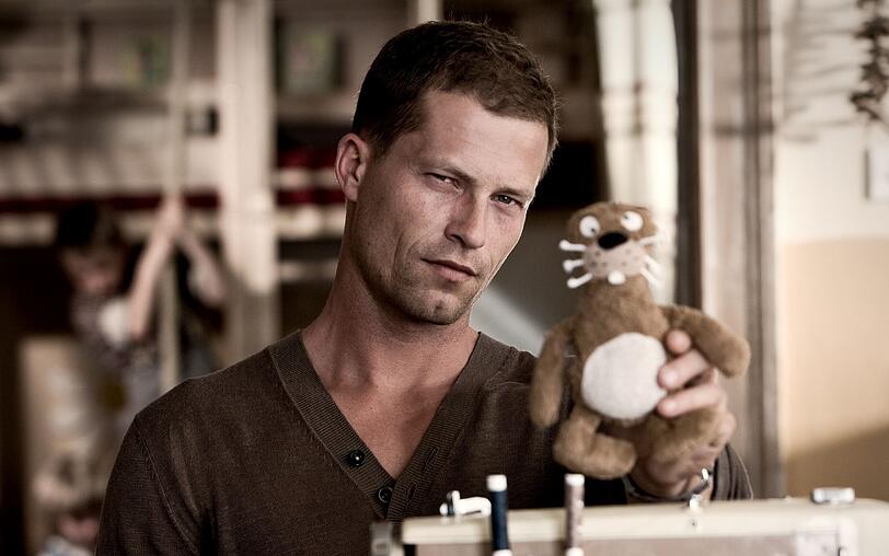 Die Liebeskomödie "Keinohrhasen", startete Ende 2007 in den deutschen Kinos. Til Schweiger spielt darin Ludo, der nach einem Fauxpas zu 300 Sozialstunden in einem Kinderhort verurteilt wird. Die Liebeskomödie "Keinohrhasen", startete Ende 2007 in den deutschen Kinos. Til Schweiger spielt darin Ludo, der nach einem Fauxpas zu 300 Sozialstunden in einem Kinderhort verurteilt wird.