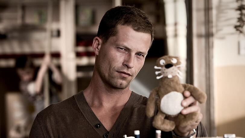 Die Liebeskomödie "Keinohrhasen", startete Ende 2007 in den deutschen Kinos. Til Schweiger spielt darin Ludo, der nach einem Fauxpas zu 300 Sozialstunden in einem Kinderhort verurteilt wird. Die Liebeskomödie "Keinohrhasen", startete Ende 2007 in den deutschen Kinos. Til Schweiger spielt darin Ludo, der nach einem Fauxpas zu 300 Sozialstunden in einem Kinderhort verurteilt wird.