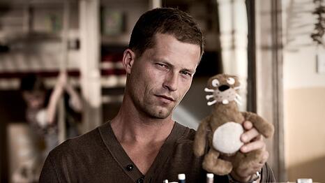 Die Liebeskom&ouml;die "Keinohrhasen", startete Ende 2007 in den deutschen Kinos. Til Schweiger spielt darin Ludo, der nach einem Fauxpas zu 300 Sozialstunden in einem Kinderhort verurteilt wird.