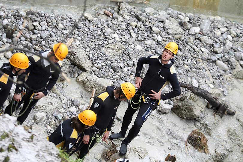 Die Löwen beim Team-Building: Beim Trainingslager in Bad Häring stand am Freitag Canyoning auf dem Programm. Die Bilder aus den Schluchten!