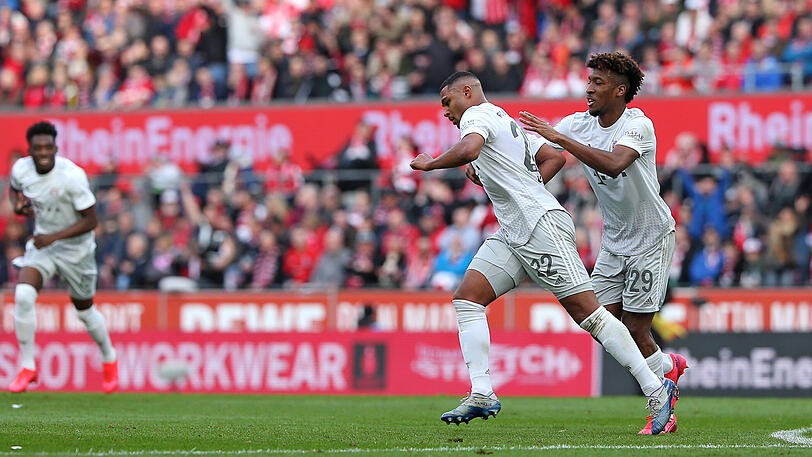 Vorm Champions-League-Duell mit dem FC Chelsea am Dienstag kann Bayern-Trainer Hansi Flick wieder auf seine Außenstürmer Serge Gnabry (l.) und Kingsley Coman (r.) setzen.