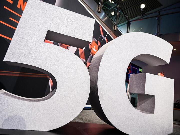 Das 5G werde auch die Bereiche Spiele, Sport und andere Unterhaltungsinhalte "revolutionieren", hieß es bei Samsung.