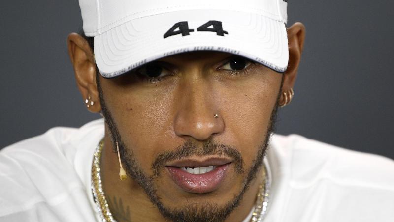 Weltmeister Lewis Hamilton sieht Mercedes noch nicht stark genug. Weltmeister Lewis Hamilton sieht Mercedes noch nicht stark genug.