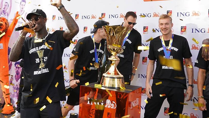 Dennis Schröder und Co. lassen sich feiern.