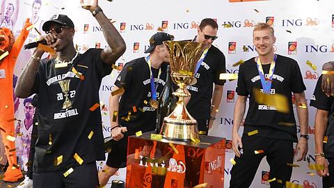 Dennis Schröder und Co. lassen sich feiern.