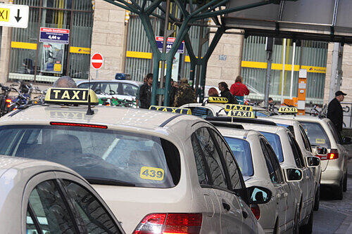 Bieten Super-Servive: Nürnbergs Taxifahrer (hier am Hauptbahnhof).