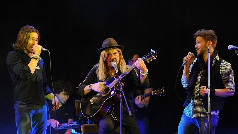 Musikalische Familie: Abi Ofarim (Mitte) mit seinen S&ouml;hnen Gil (li.) und Tal (re.).