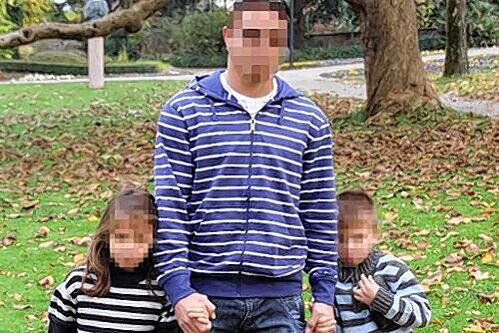 Einige Monate nach der Bluttat erholte sich Johnny P. mit seinen Kindern Shayenne (6, links) und Malik (5) auf einer Kur. Im Gespräch mit der AZ zeigte er sich erleichtert, dass eine Verdächtige gefunden wurde.